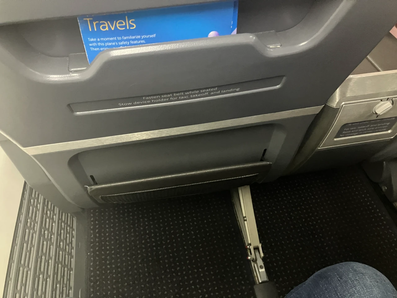 AA 737-8 first class cabin