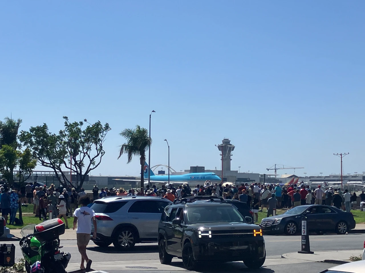 Crowd of aviation enthusiasts at the Airplane Landing View Point near the LAX In-N-Out during Cranky Dorkfest 2026
