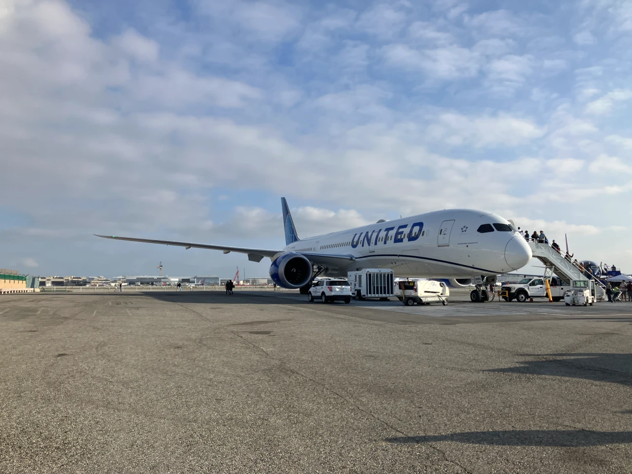 United 787-9 on the ramp at Cranky Dorkfest 2026