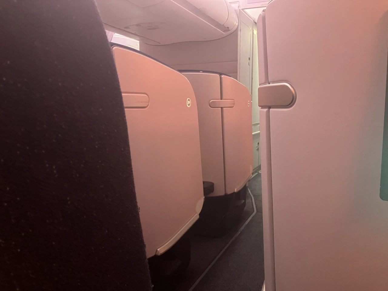 Privacy in the AirLounge shell without a door