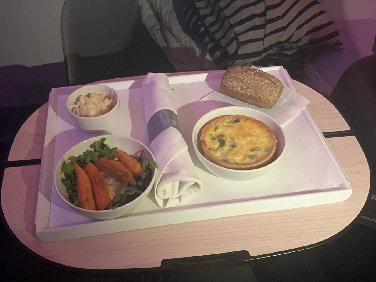 Chicken and bell pepper quiche dinner on Finnair AY 16