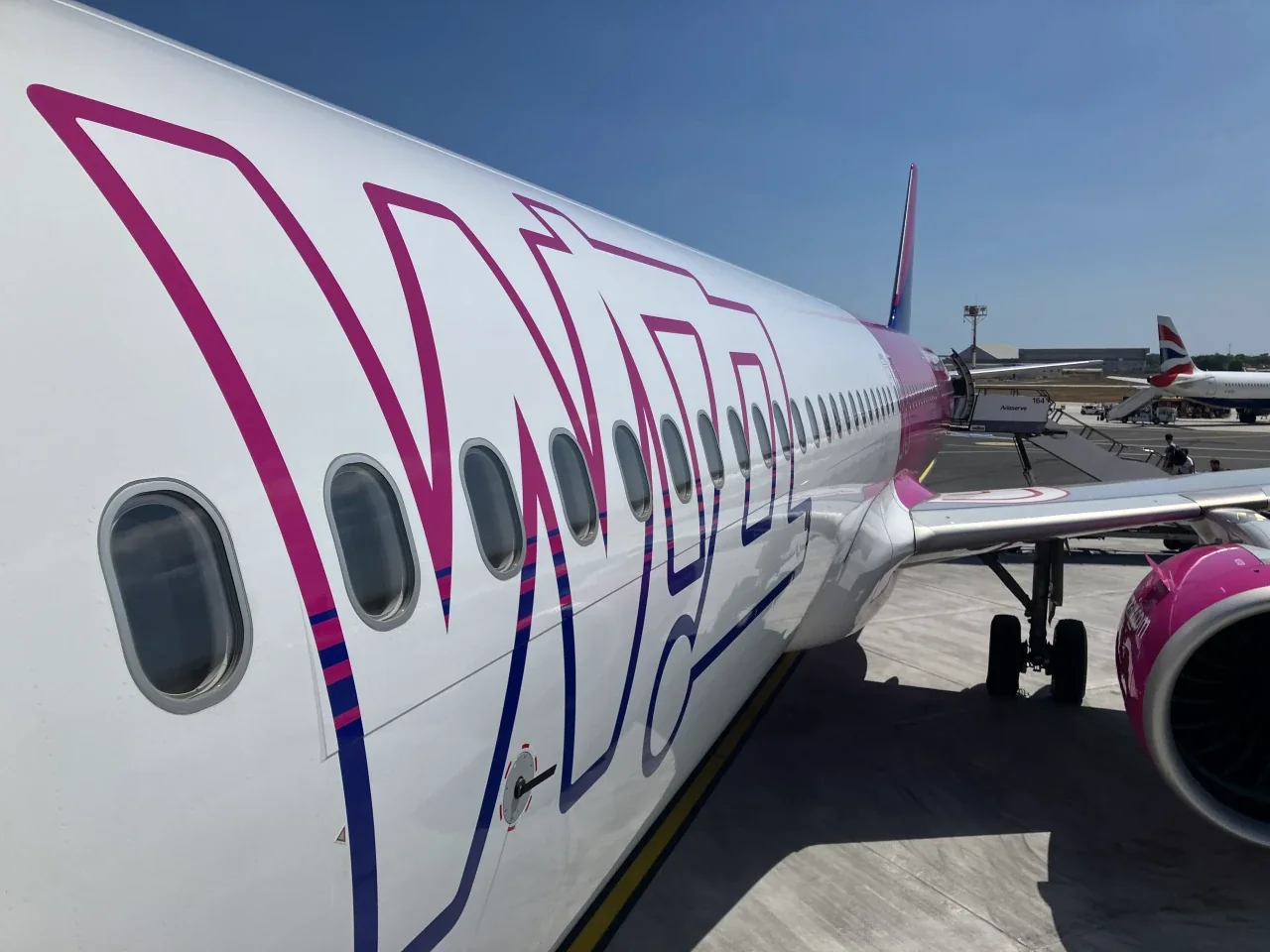 Wizz Air aircraft view between Rome and Malta